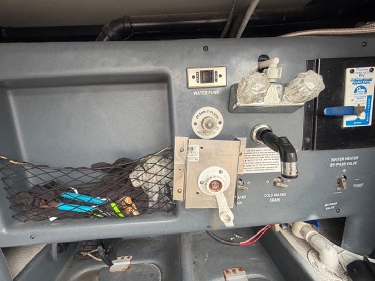 #1339-•-2011-fleetwood-36j-discovery-rv-/-motorhome-image-46