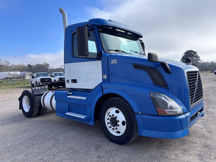 #223-•-2014-volvo-image-2