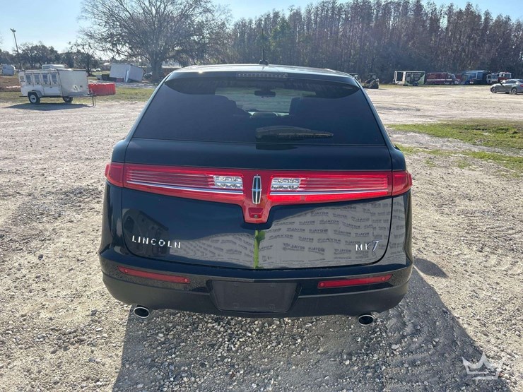 2018-lincoln-mkt-image-23