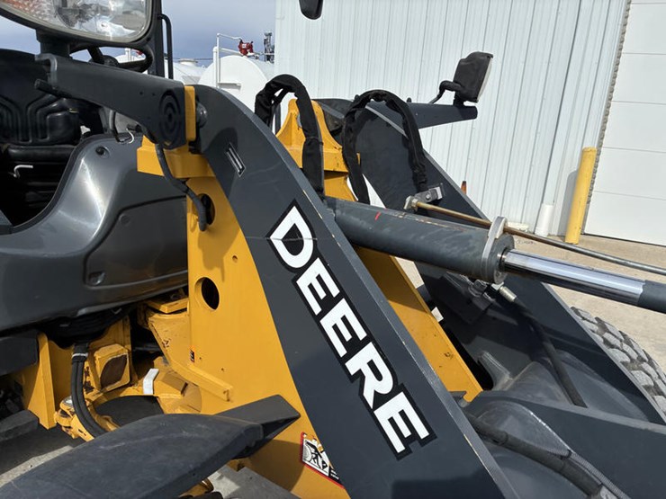 2021-deere-204l-image-22