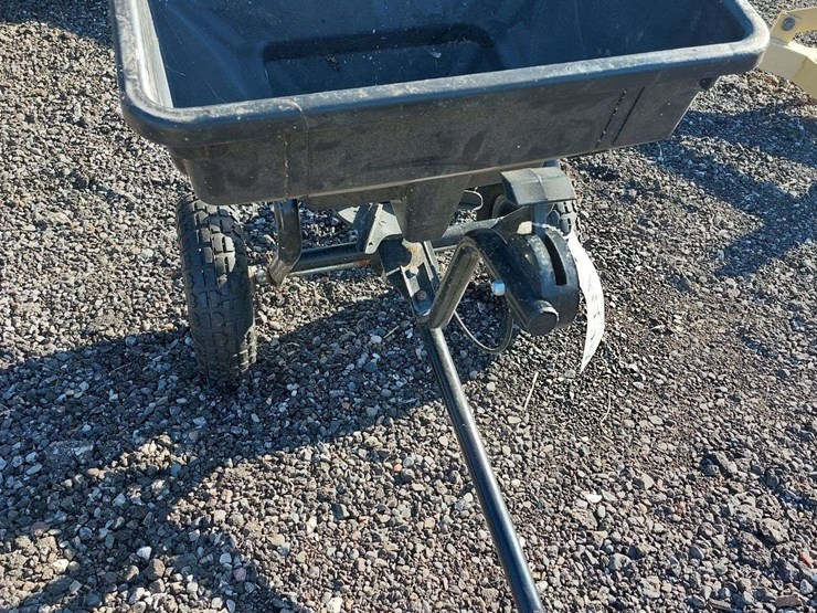 towable-broadcast-spreader-image-5