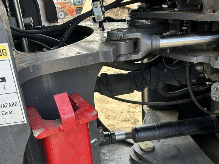 2019-case-721g-image-12