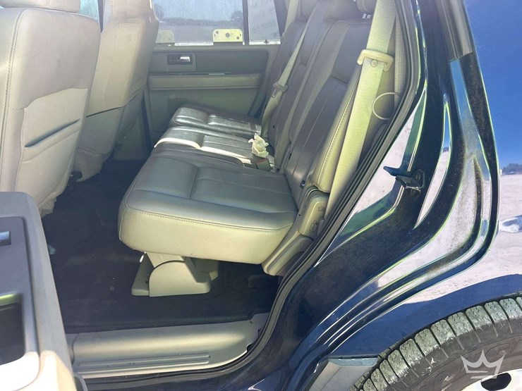 2012-ford-expedition-image-15