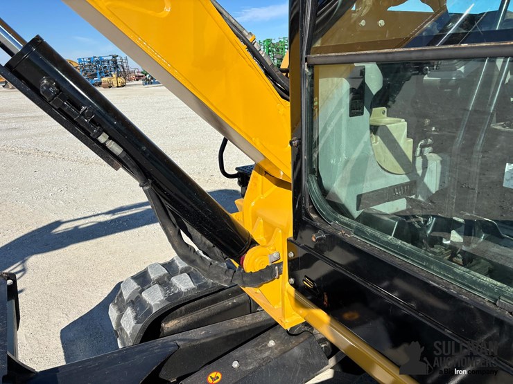 2018-caterpillar-305.5e2-image-17