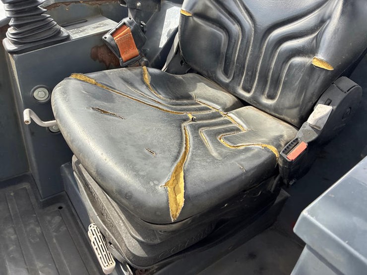 2021-deere-204l-image-56