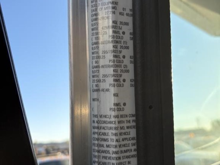 2015-peterbilt-365-image-19