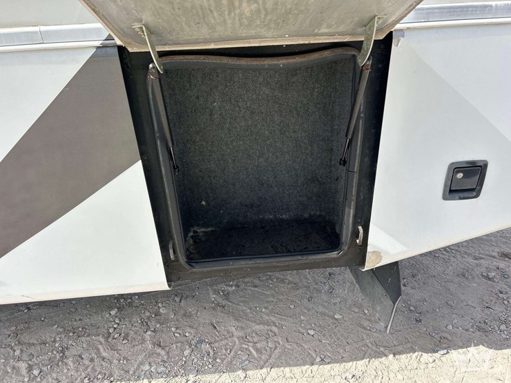 2001-freightliner-allegro-bus-class-a-motorhome-image-49