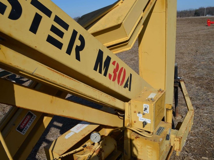 hyster-m30a-scissor-lift-image-7