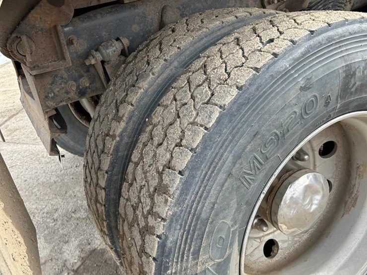 2007-freightliner-columbia-120-image-25