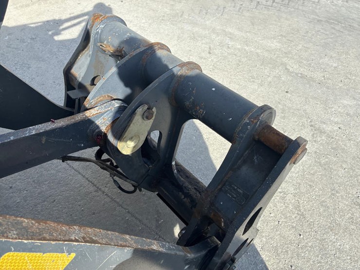 2011-deere-544k-image-17