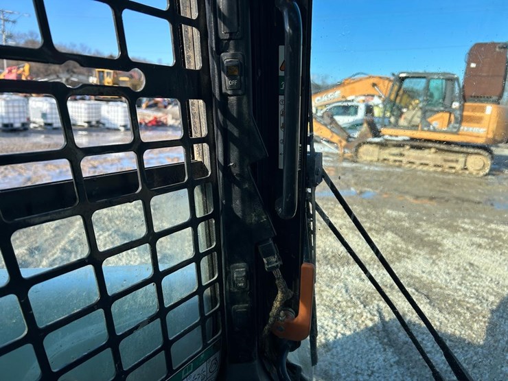 2022-bobcat-t595-image-23