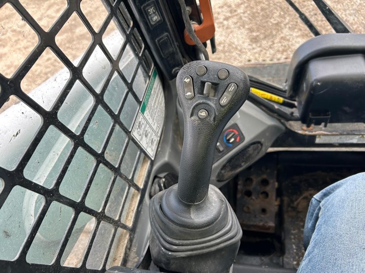 2022-bobcat-t870-image-22