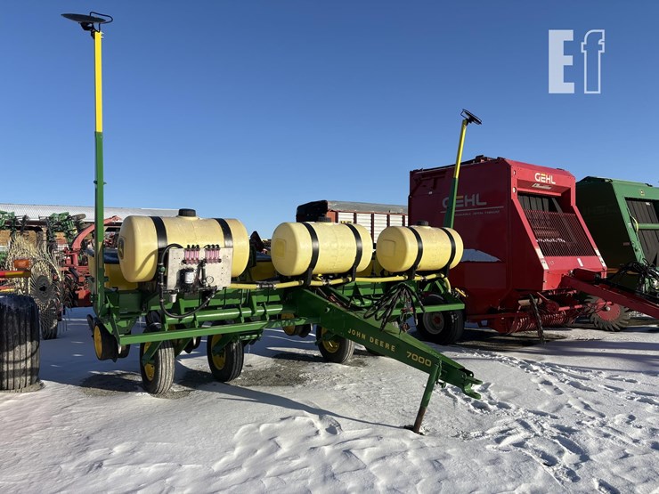 john-deere-7000-image-1