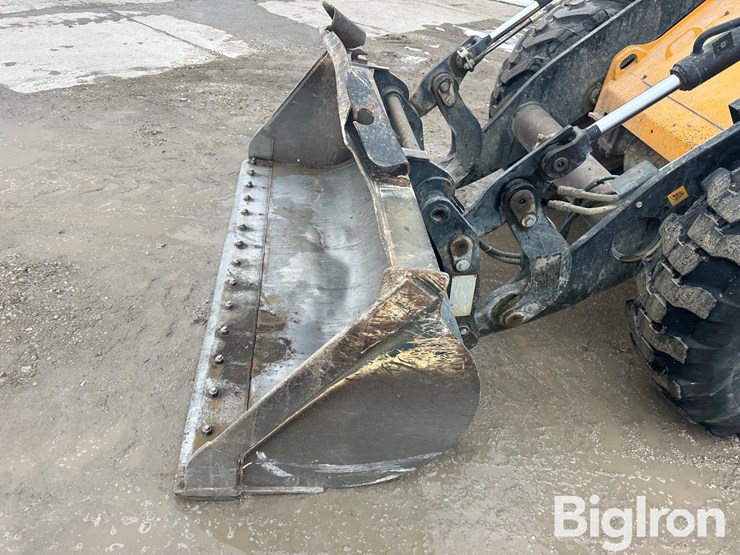 2020-jcb-411-image-10