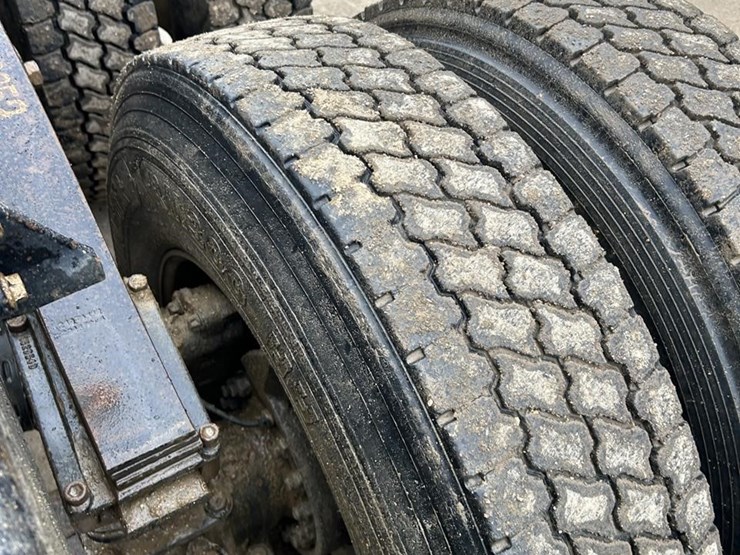 2017-mack-granite-gu713-image-72