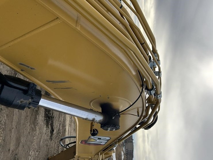 2023-caterpillar-336-image-102