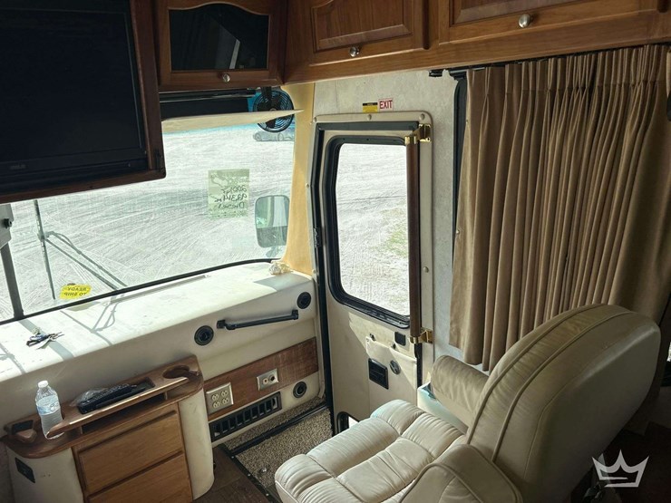 2001-freightliner-allegro-bus-class-a-motorhome-image-19
