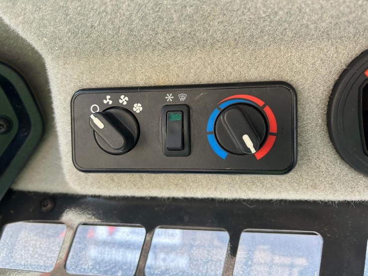 2023-bobcat-t76-image-28