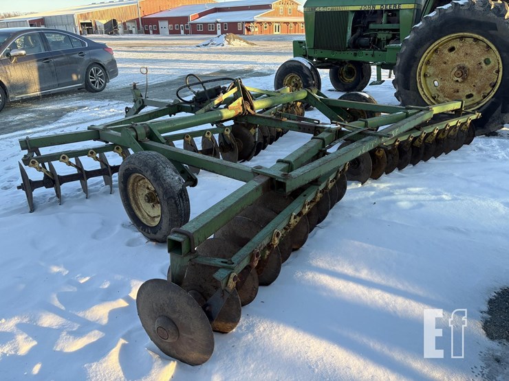 john-deere-bw-image-3
