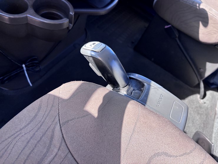 2015-volvo-vnl42t300-image-13