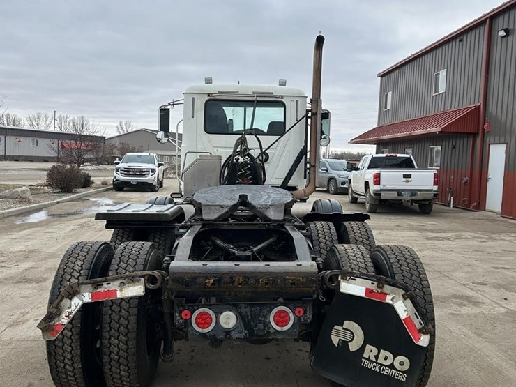 2017-mack-granite-gu713-image-6