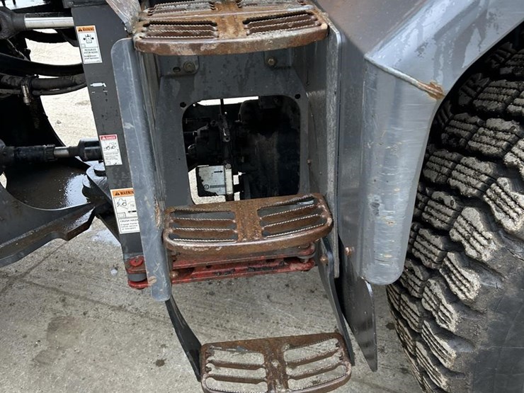 2019-case-721g-image-18