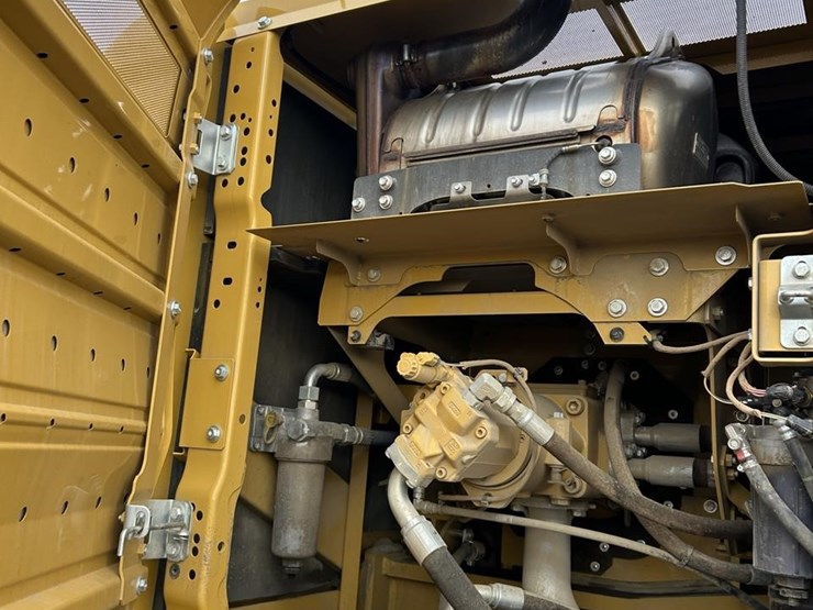 2023-caterpillar-336-image-45