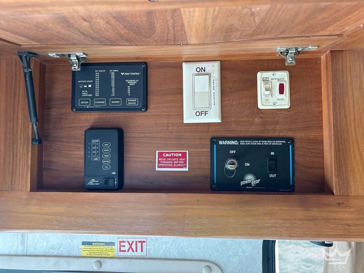 2001-freightliner-allegro-bus-class-a-motorhome-image-35