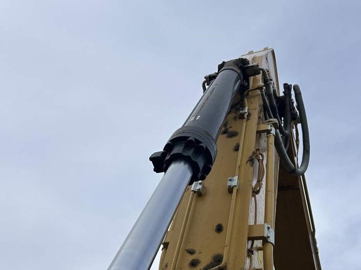 2023-caterpillar-336-image-31