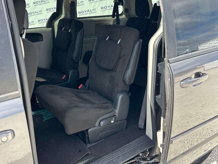 2016-dodge-grand-caravan-image-19