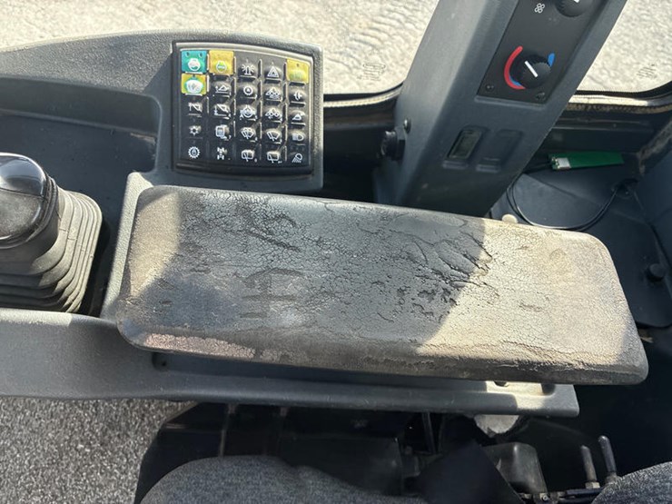 2011-deere-544k-image-64