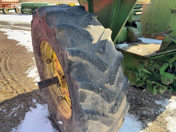 john-deere-4010-image-6