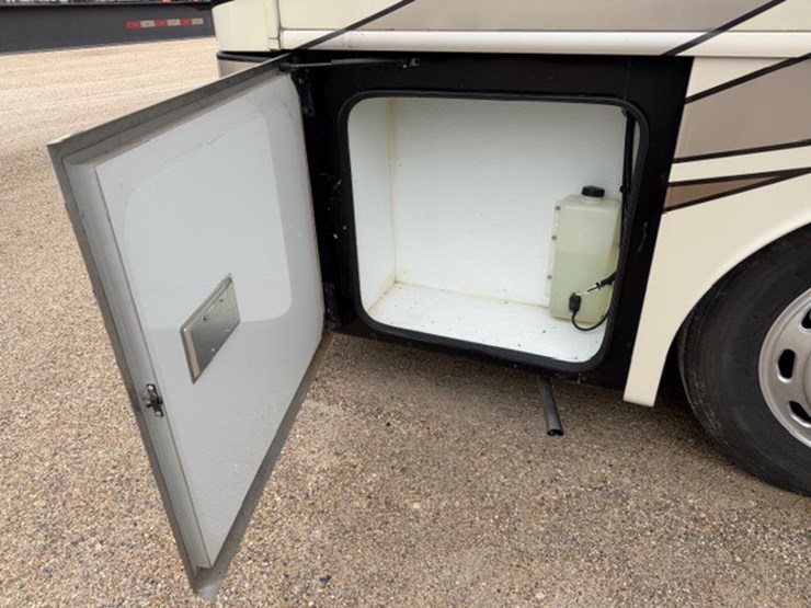 #1339-•-2011-fleetwood-36j-discovery-rv-/-motorhome-image-32