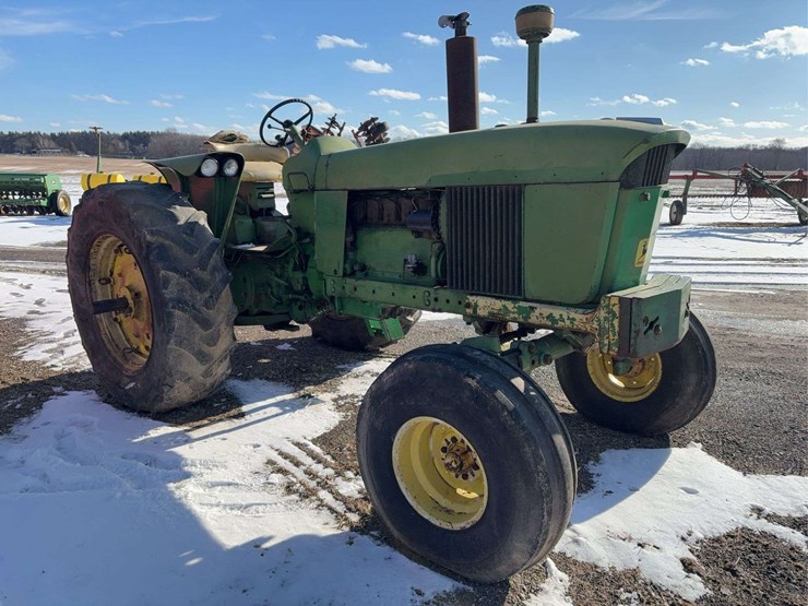 john-deere-4010-image-4