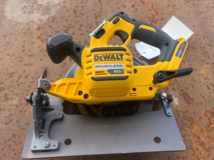 #12-•-dewalt-circular-saw-image-2