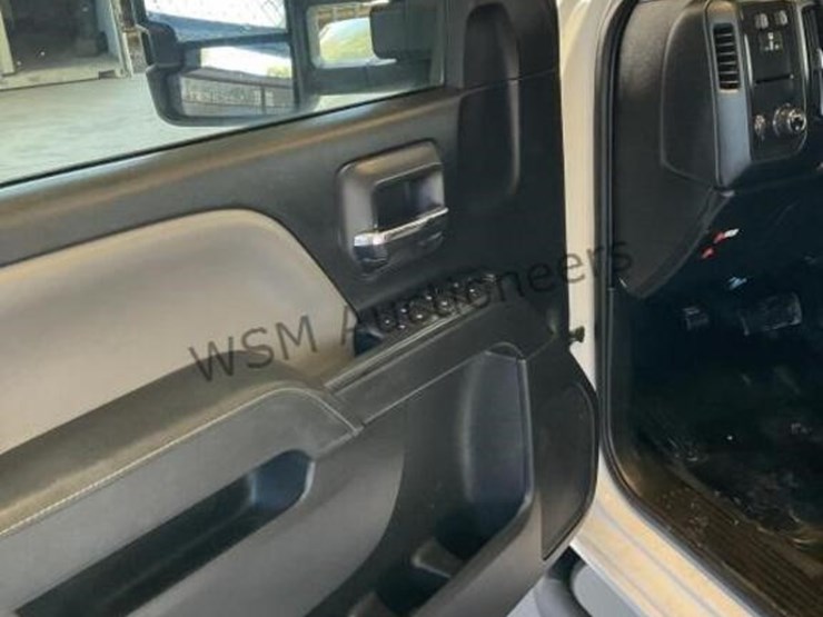 2015-chevrolet-silverado-3500-image-23