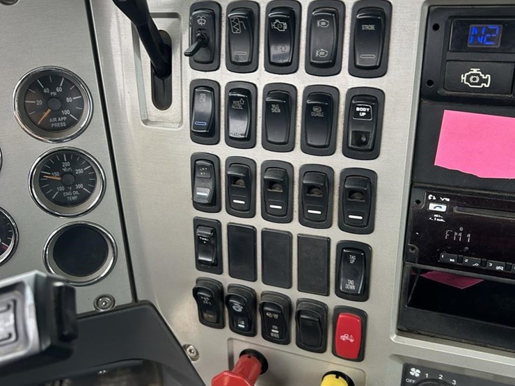 2017-mack-granite-gu713-image-29