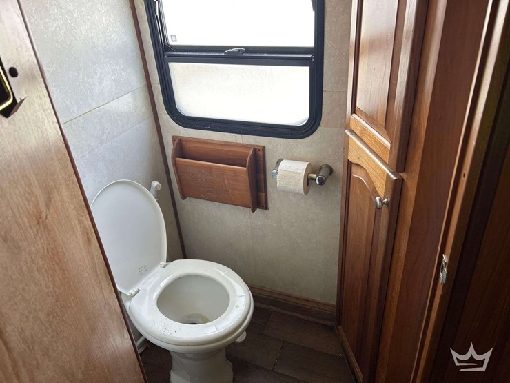 2001-freightliner-allegro-bus-class-a-motorhome-image-34