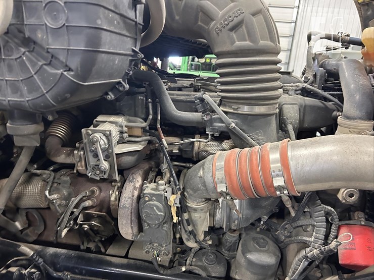 2015-peterbilt-579-image-21