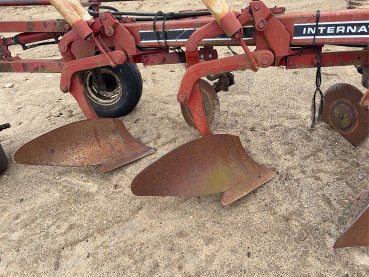 international-735-image-6