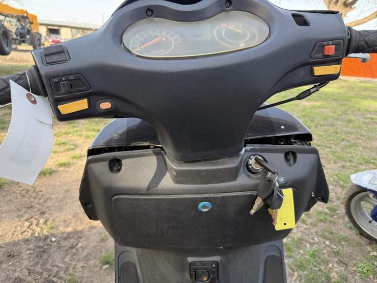 #45-•-2018-tao-tao-classic-huragan-scooter-image-5