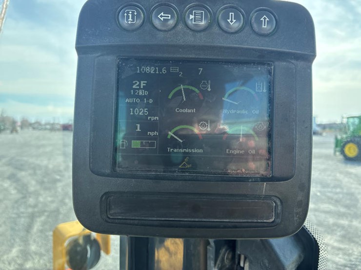 2011-deere-544k-image-70