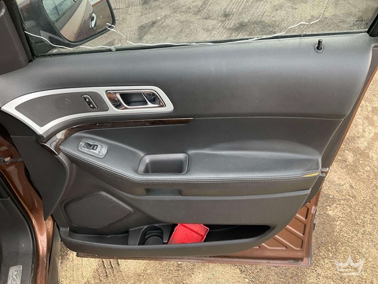 2011-ford-explorer-image-26