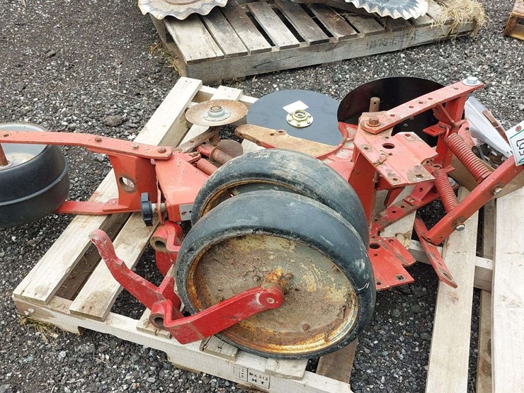 ih-corn-planter-row-unit-image-3