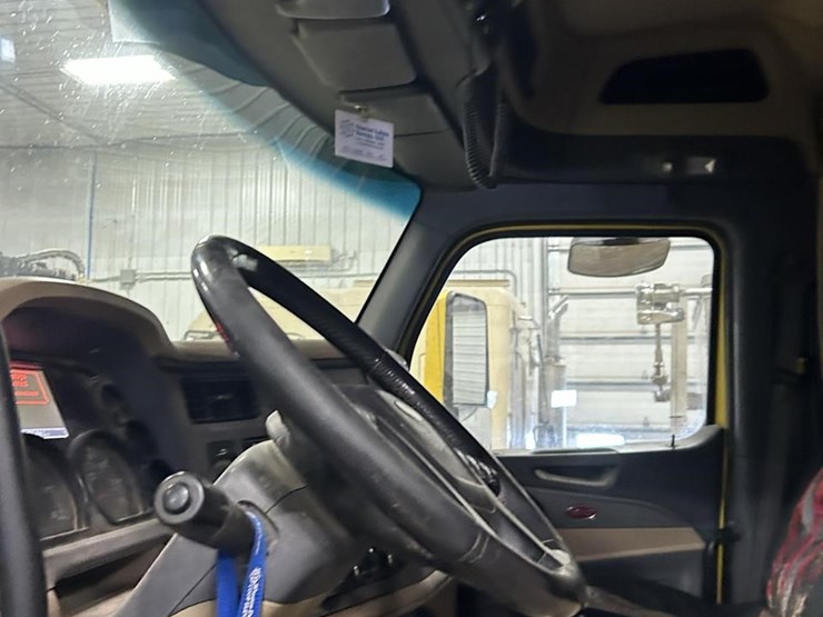 2015-peterbilt-579-image-15