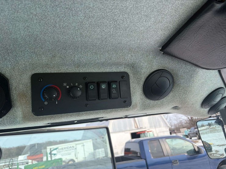 2013-new-holland-boomer-3050-image-22