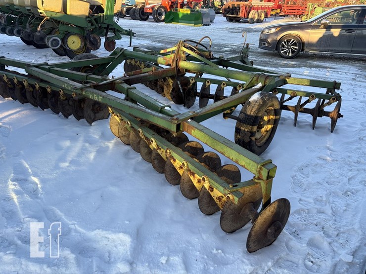 john-deere-bw-image-4