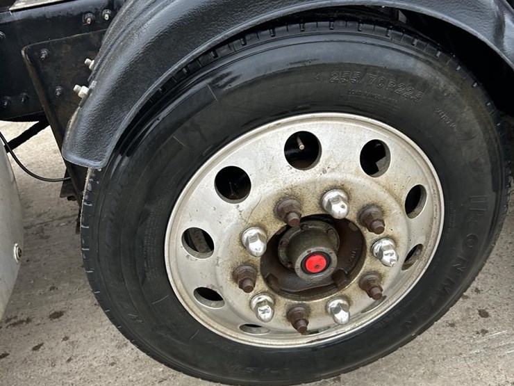 2017-mack-granite-gu713-image-15