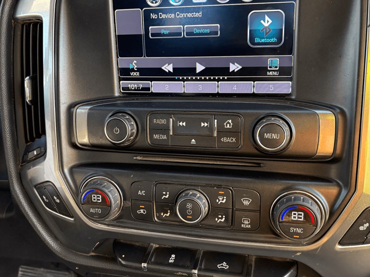 2015-chevrolet-silverado-image-13