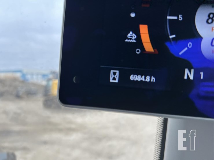 2019-case-721g-image-52